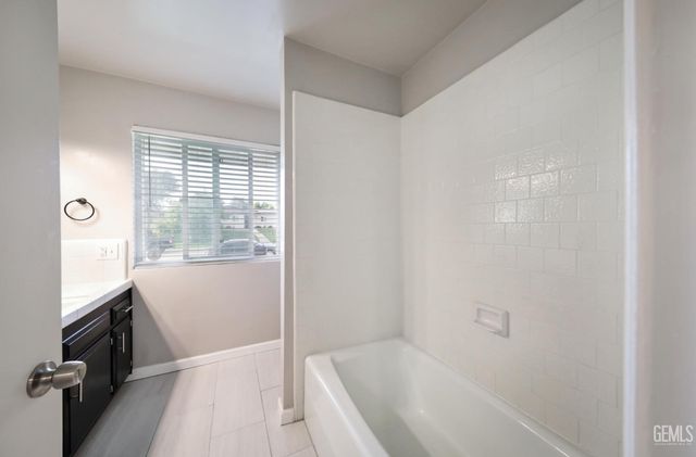 3207 Candlewood Drive, Bakersfield, CA 93306
