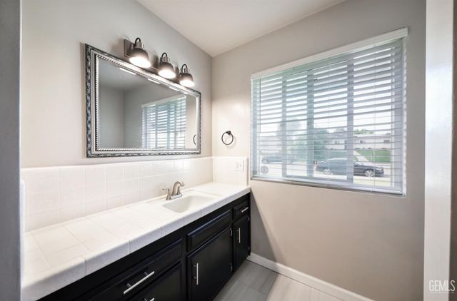 3207 Candlewood Drive, Bakersfield, CA 93306