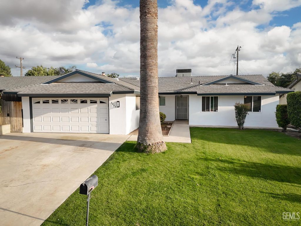3207 Candlewood Drive, Bakersfield, CA 93306