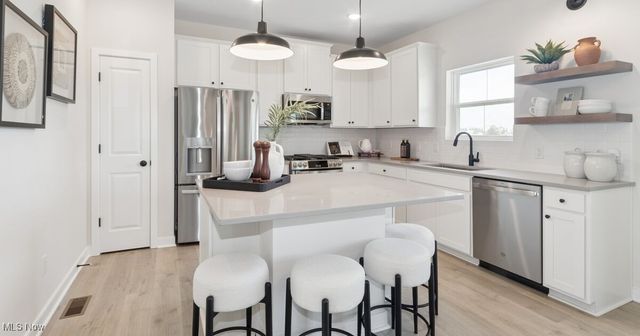 6039 Conneaut Light Drive, Vermilion, OH 44089