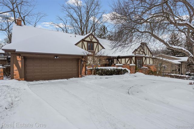 3095 Bloomfield Park Drive, West Bloomfield Charter Township, MI 48323