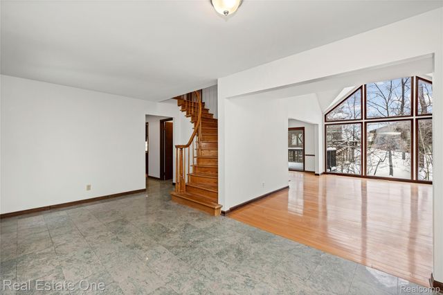 3095 Bloomfield Park Drive, West Bloomfield Charter Township, MI 48323