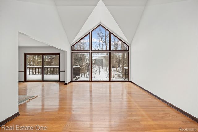 3095 Bloomfield Park Drive, West Bloomfield Charter Township, MI 48323