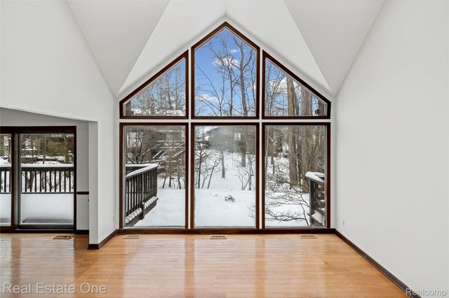 3095 Bloomfield Park Drive, West Bloomfield Charter Township, MI 48323