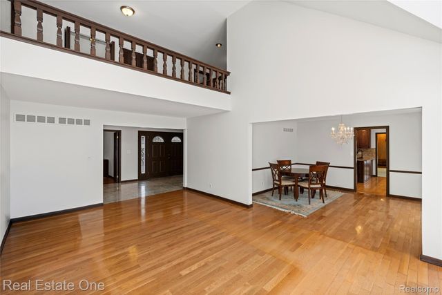 3095 Bloomfield Park Drive, West Bloomfield Charter Township, MI 48323