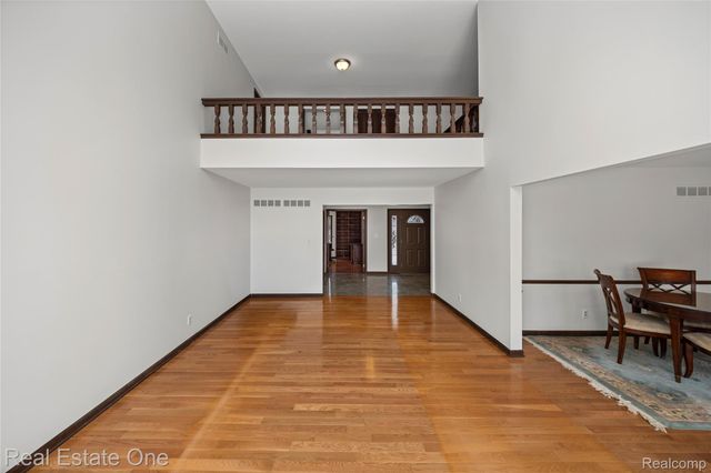 3095 Bloomfield Park Drive, West Bloomfield Charter Township, MI 48323