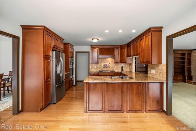 3095 Bloomfield Park Drive, West Bloomfield Charter Township, MI 48323