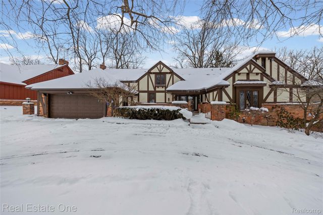 3095 Bloomfield Park Drive, West Bloomfield Charter Township, MI 48323