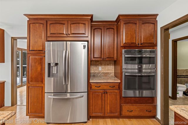 3095 Bloomfield Park Drive, West Bloomfield Charter Township, MI 48323