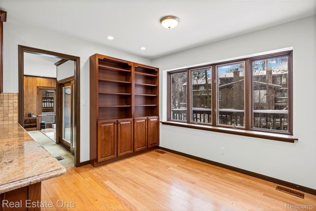 3095 Bloomfield Park Drive, West Bloomfield Charter Township, MI 48323