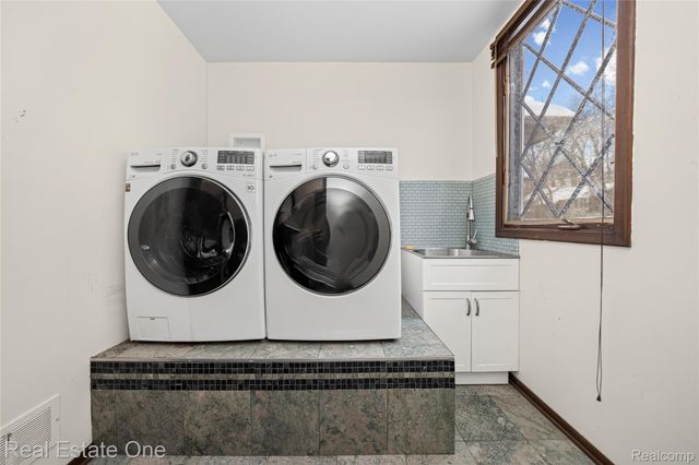 3095 Bloomfield Park Drive, West Bloomfield Charter Township, MI 48323