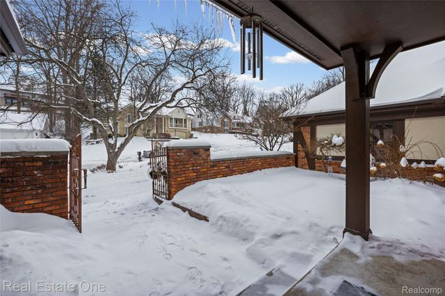 3095 Bloomfield Park Drive, West Bloomfield Charter Township, MI 48323