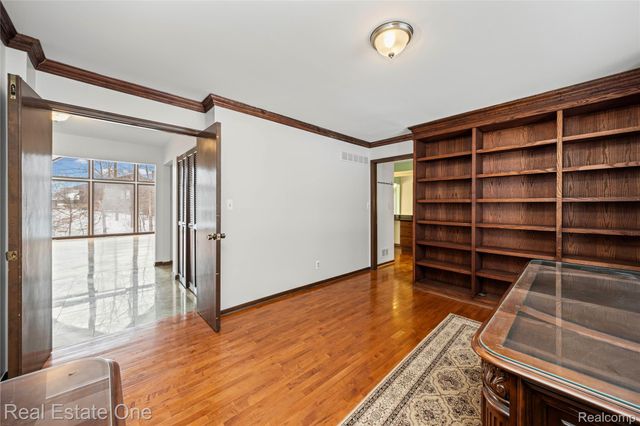 3095 Bloomfield Park Drive, West Bloomfield Charter Township, MI 48323