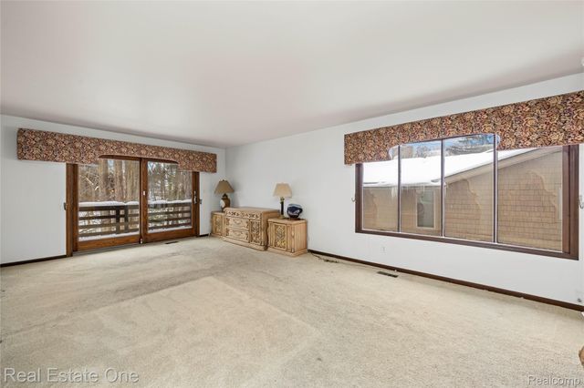 3095 Bloomfield Park Drive, West Bloomfield Charter Township, MI 48323
