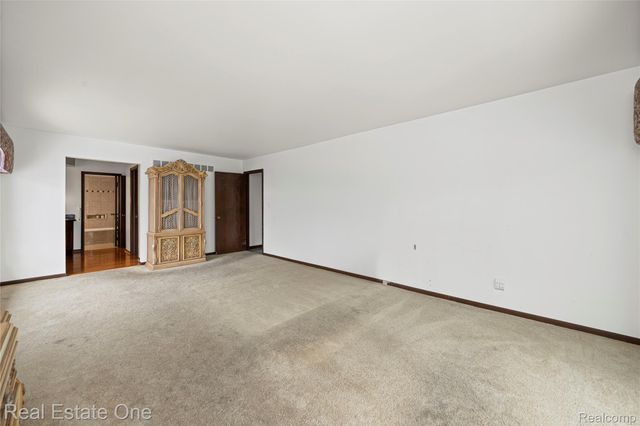 3095 Bloomfield Park Drive, West Bloomfield Charter Township, MI 48323