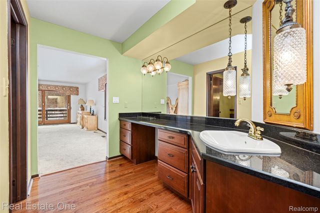 3095 Bloomfield Park Drive, West Bloomfield Charter Township, MI 48323