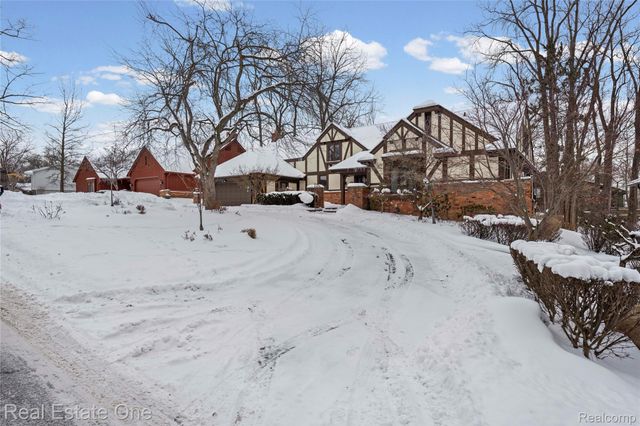 3095 Bloomfield Park Drive, West Bloomfield Charter Township, MI 48323