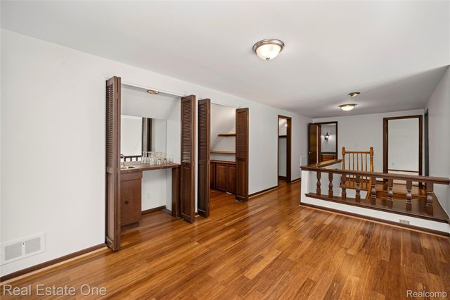 3095 Bloomfield Park Drive, West Bloomfield Charter Township, MI 48323