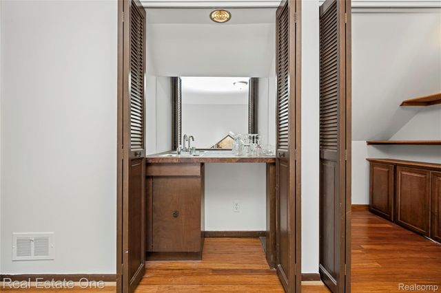 3095 Bloomfield Park Drive, West Bloomfield Charter Township, MI 48323