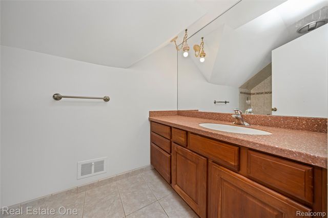 3095 Bloomfield Park Drive, West Bloomfield Charter Township, MI 48323