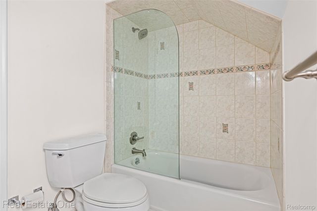 3095 Bloomfield Park Drive, West Bloomfield Charter Township, MI 48323