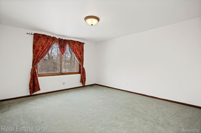 3095 Bloomfield Park Drive, West Bloomfield Charter Township, MI 48323