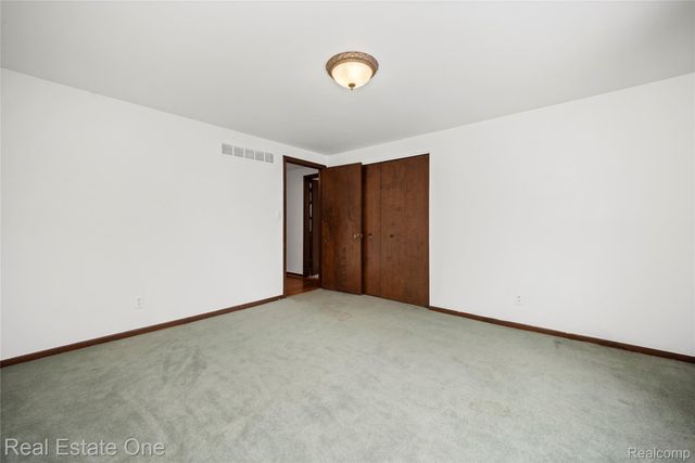 3095 Bloomfield Park Drive, West Bloomfield Charter Township, MI 48323