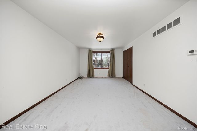 3095 Bloomfield Park Drive, West Bloomfield Charter Township, MI 48323