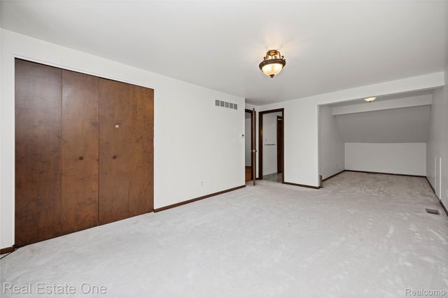 3095 Bloomfield Park Drive, West Bloomfield Charter Township, MI 48323