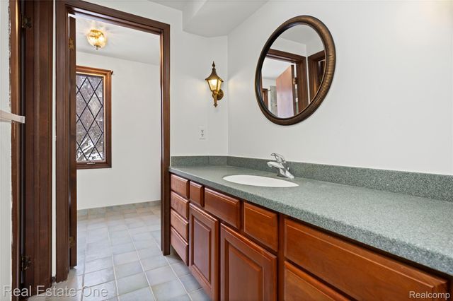 3095 Bloomfield Park Drive, West Bloomfield Charter Township, MI 48323