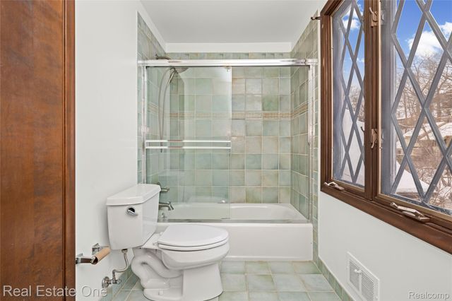 3095 Bloomfield Park Drive, West Bloomfield Charter Township, MI 48323