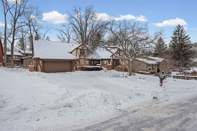 3095 Bloomfield Park Drive, West Bloomfield Charter Township, MI 48323