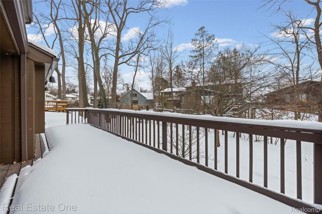 3095 Bloomfield Park Drive, West Bloomfield Charter Township, MI 48323