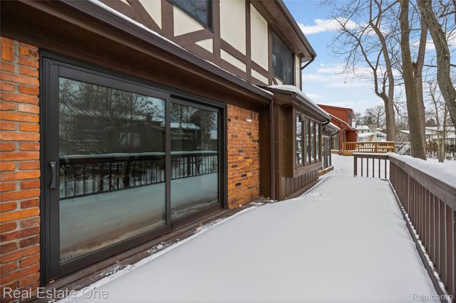 3095 Bloomfield Park Drive, West Bloomfield Charter Township, MI 48323