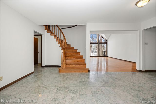 3095 Bloomfield Park Drive, West Bloomfield Charter Township, MI 48323