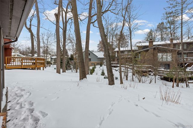 3095 Bloomfield Park Drive, West Bloomfield Charter Township, MI 48323