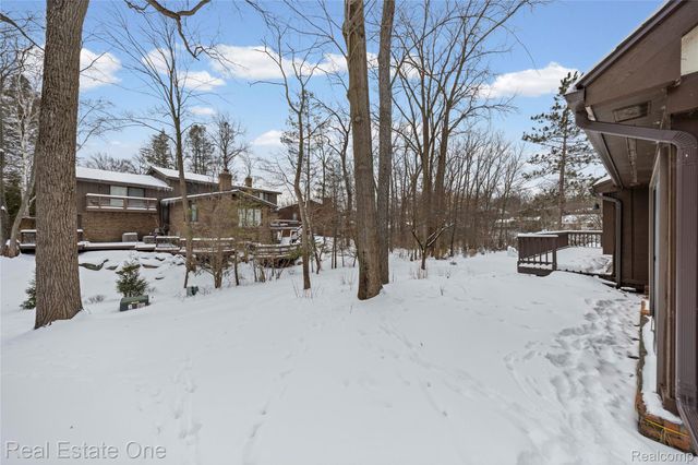 3095 Bloomfield Park Drive, West Bloomfield Charter Township, MI 48323