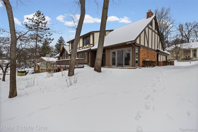 3095 Bloomfield Park Drive, West Bloomfield Charter Township, MI 48323