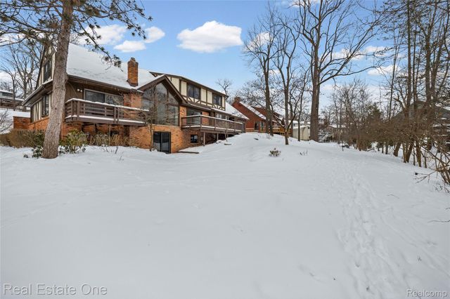 3095 Bloomfield Park Drive, West Bloomfield Charter Township, MI 48323