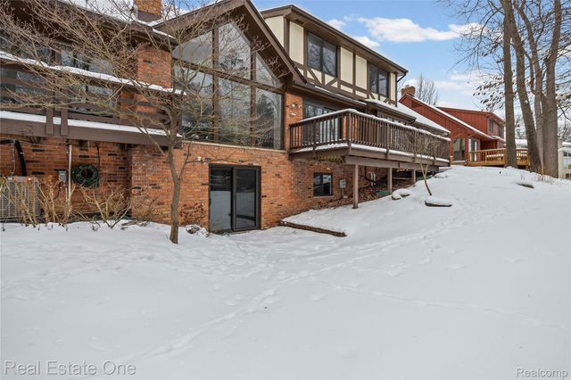 3095 Bloomfield Park Drive, West Bloomfield Charter Township, MI 48323