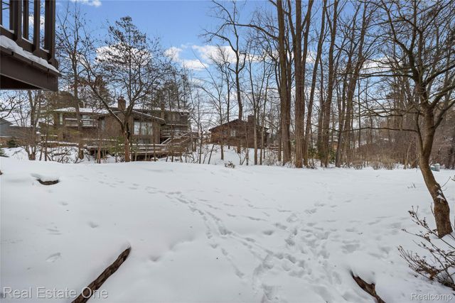 3095 Bloomfield Park Drive, West Bloomfield Charter Township, MI 48323