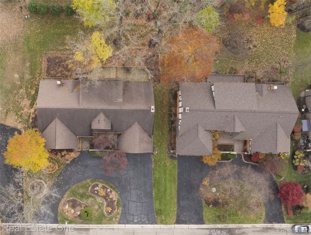 3095 Bloomfield Park Drive, West Bloomfield Charter Township, MI 48323