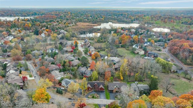 3095 Bloomfield Park Drive, West Bloomfield Charter Township, MI 48323