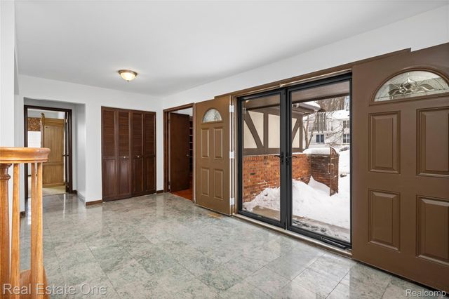 3095 Bloomfield Park Drive, West Bloomfield Charter Township, MI 48323