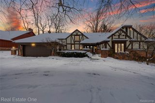 3095 Bloomfield Park Drive, West Bloomfield Charter Township, MI 48323
