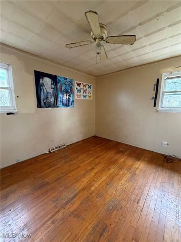 4549 Lee Road, Cleveland, OH 44128