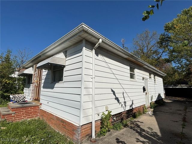 4549 Lee Road, Cleveland, OH 44128