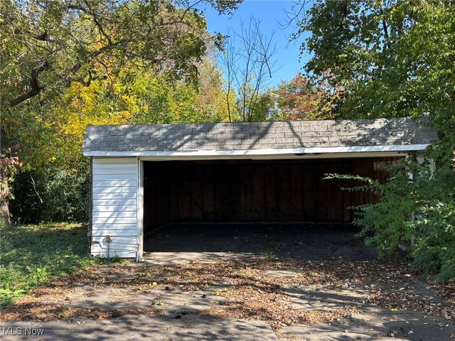 4549 Lee Road, Cleveland, OH 44128