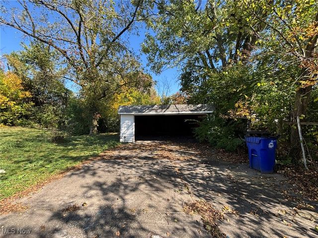 4549 Lee Road, Cleveland, OH 44128