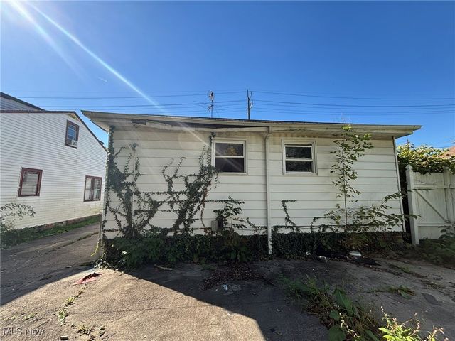 4549 Lee Road, Cleveland, OH 44128